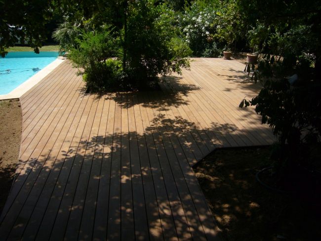 Création d'une plage de piscine en bois (Kebony) à Salon de Provence